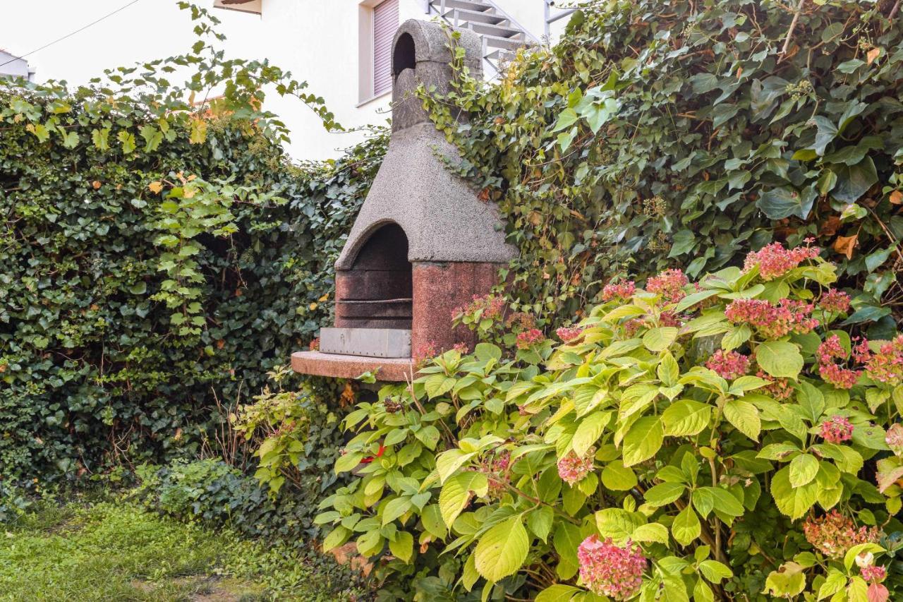 Can Camps Besalú Alojamiento con jardín privado Exterior foto