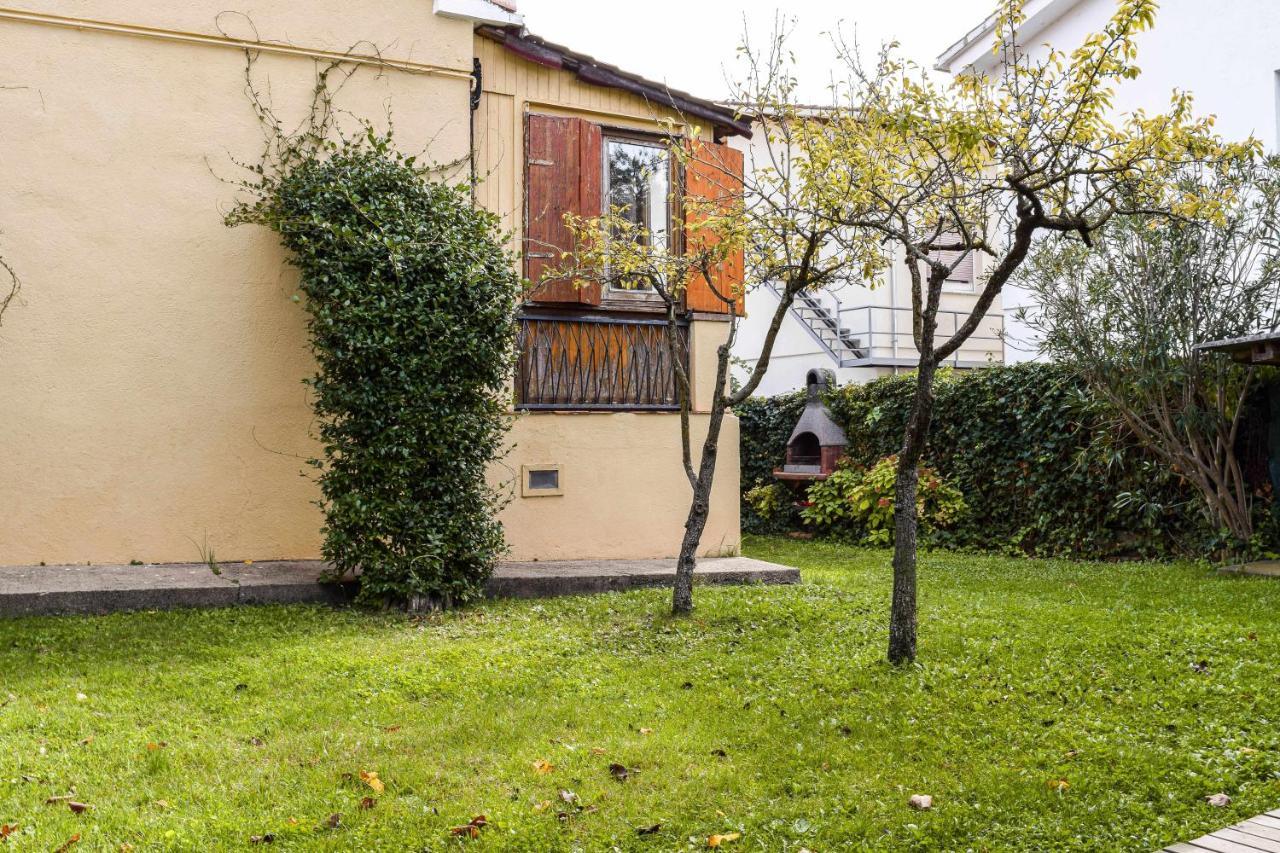 Can Camps Besalú Alojamiento con jardín privado Exterior foto