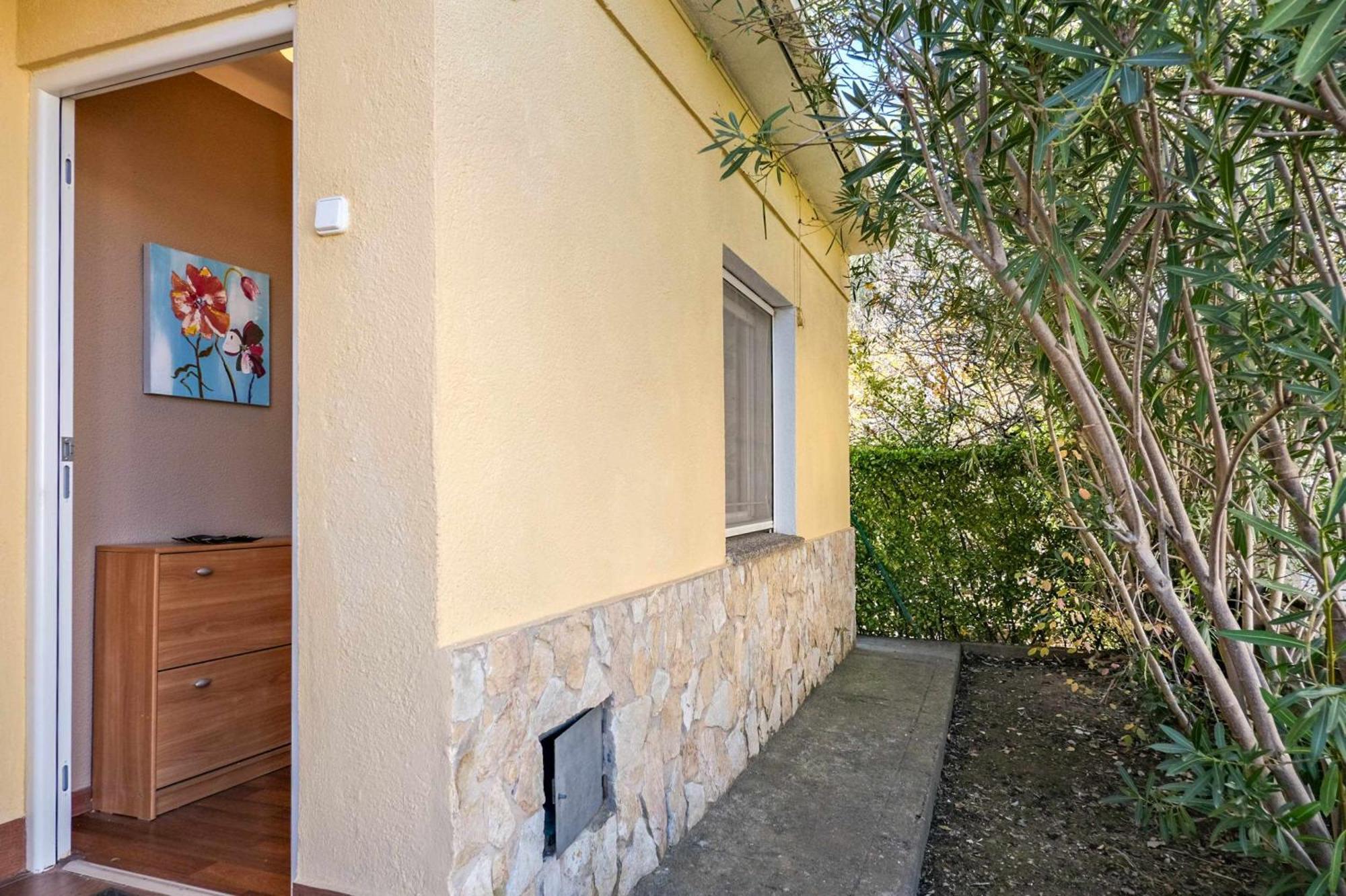 Can Camps Besalú Alojamiento con jardín privado Exterior foto